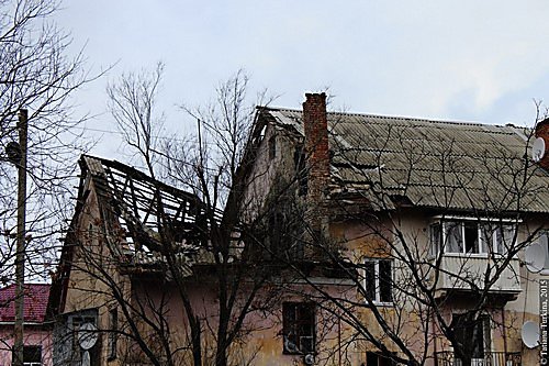 Война за Донбасс: террористы обстреляли Станицу Луганскую запрещенными кассетными боеприпасами