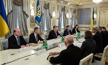 Украина рассчитывает на расширенную программу с МВФ - Порошенко Украина рассчитывает на расширенную программу с МВФ - Порошенко