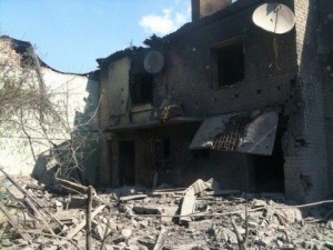 В результате обстрела в Станице Луганской повреждены восемь домов — Москаль
