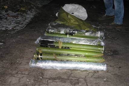 СБУ нашла у поставщиков оружия 2 кг тротила и 90 гранат (фото)