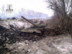 Последствия танкового боя под Дебальцево (видео)