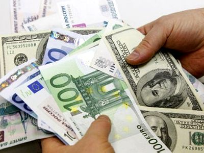 Курс доллара на межбанке снова растет