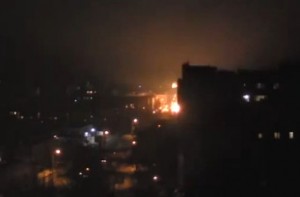 Луганск под обстрелом: горит фабрика, разрушены дома, есть погибшие (адреса, видео)