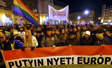 В столице Венгрии прошла акция против визита Путина в страну