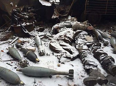 В Донецком аэропорту нашли тела украинских военных со связанными руками 18+