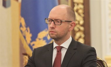 Яценюк поручил приостановить расчеты в энергетическом секторе