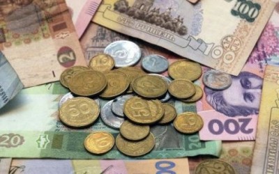 Нацбанк снизил курс гривны относительно доллара еще на 44 копейки