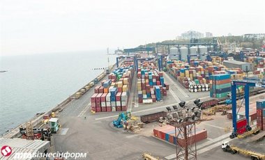 Мариупольский порт опроверг информацию о своей остановке