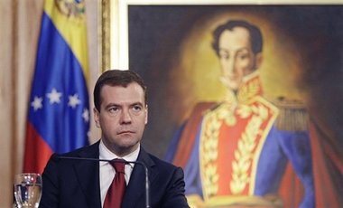 Медведев хочет поставлять в Донбасс "гуманитарный" газ