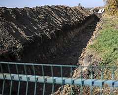 У Яценюка решили вместо стены на границе с РФ выкопать ров