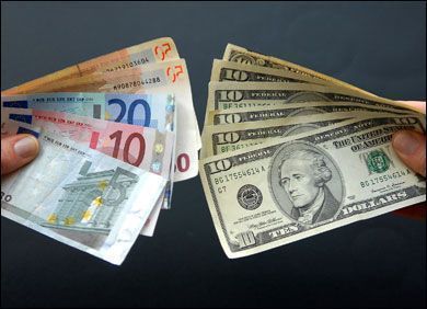 Украинцы в январе купили валюты на 19,4 млн долл. больше, чем продали