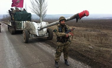 Армия может в любой момент вернуть отведенное оружие - Порошенко