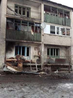 Разбитый и опустевший поселок Стахановец (фото, видео 18+)