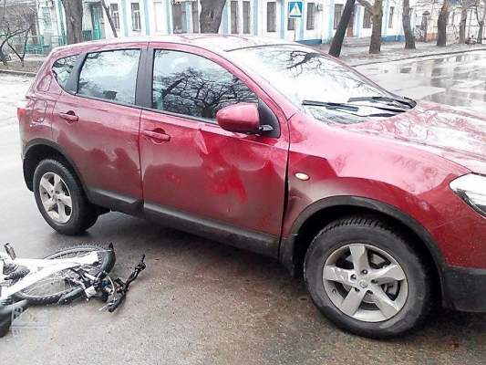 В центре Николаева водитель внедорожника не пропустил велосипедиста - последнего забрала «скорая»