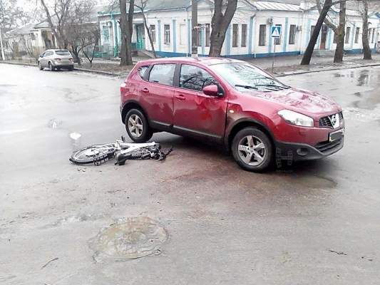 В центре Николаева водитель внедорожника не пропустил велосипедиста - последнего забрала «скорая»
