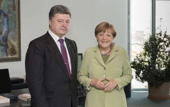 МИД: Порошенко не планирует ехать в Москву вместе с Меркель и Олландом