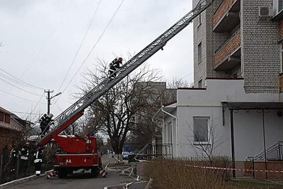 Николаевские спасатели провели учения по ликвидации последствий взрыва в многоэтажке