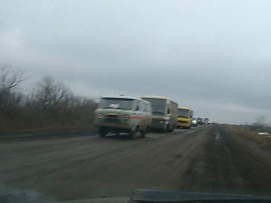 Война за Донбасс: жители Дебальцево и Углегорска из-за обстрелов террористов массово бегут из городов