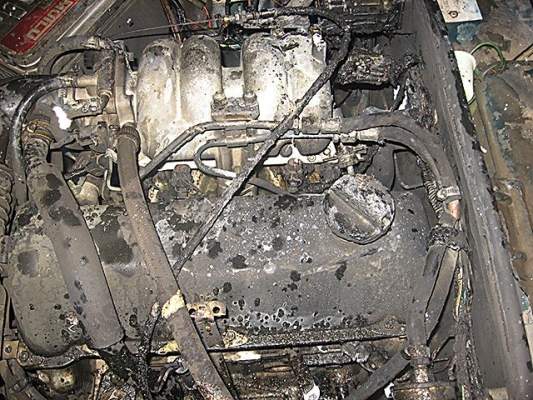 На Николаевщине во время пожара едва не сгорел «Volkswagen Passat»