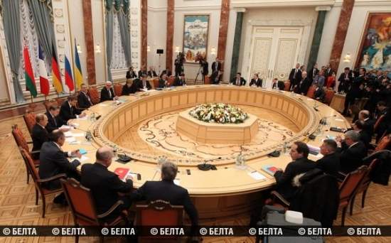 Участники переговоров в Минске около 8 часов спорили о дебальцевском котле, - источник