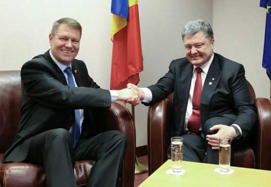 Порошенко пригласил президента Румынии в марте посетить Украину