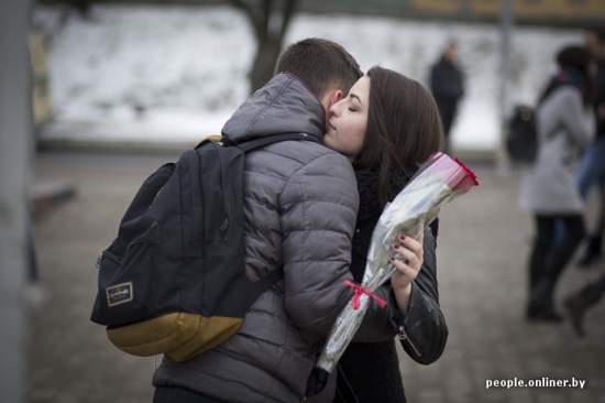 Фотофакт: Как минчане поздравляли друг друга с Днем святого Валентина