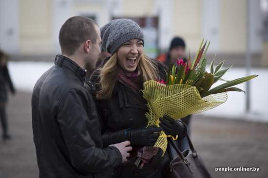 Фотофакт: Как минчане поздравляли друг друга с Днем святого Валентина