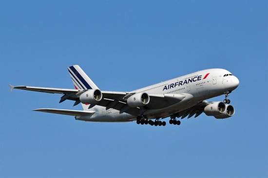 В небе над Россией у французского пассажирского самолета отказал двигатель