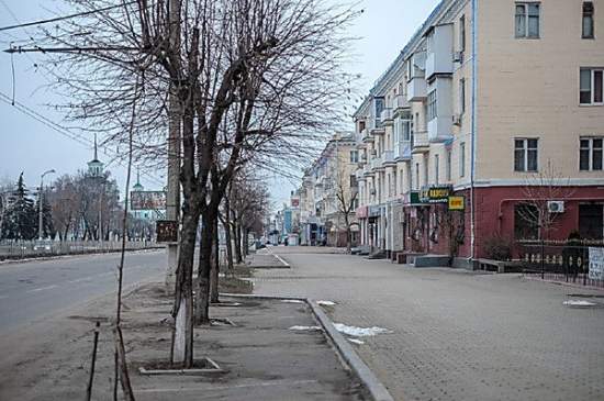 Луганск «замер» в ожидании долгожданного перемирия: на улицах нет людей, все закрыто, ходят террористы