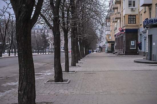 Луганск «замер» в ожидании долгожданного перемирия: на улицах нет людей, все закрыто, ходят террористы