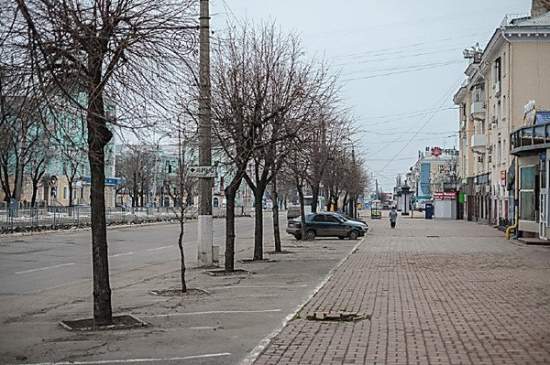 Луганск «замер» в ожидании долгожданного перемирия: на улицах нет людей, все закрыто, ходят террористы
