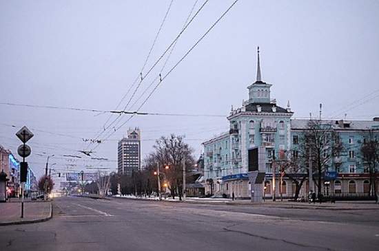 Луганск «замер» в ожидании долгожданного перемирия: на улицах нет людей, все закрыто, ходят террористы