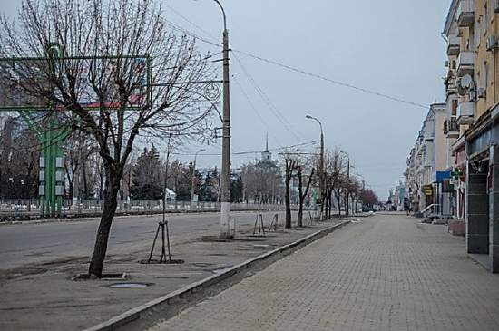 Луганск «замер» в ожидании долгожданного перемирия: на улицах нет людей, все закрыто, ходят террористы