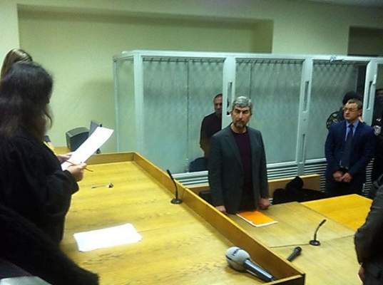 Суд на два месяца арестовал экс-главу фракции ПР Ефремова с возможностью выхода под залог почти в четыре миллиона гривен