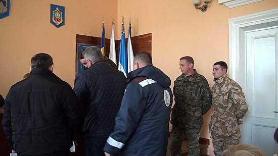 На Николаевщине депутатам вручили повестки в армию прямо на сессии горсовета