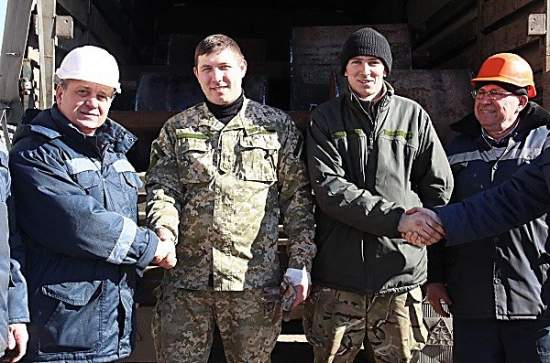 Руководство николаевского порта помогло десантникам 79-й бригады - бойцам передали печки