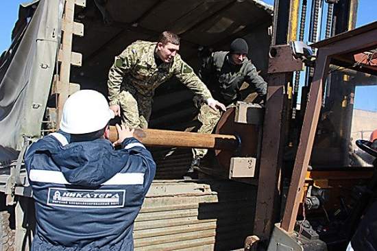 Руководство николаевского порта помогло десантникам 79-й бригады - бойцам передали печки