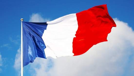 Нижняя палата Франции отклонила вотум недоверия правительству