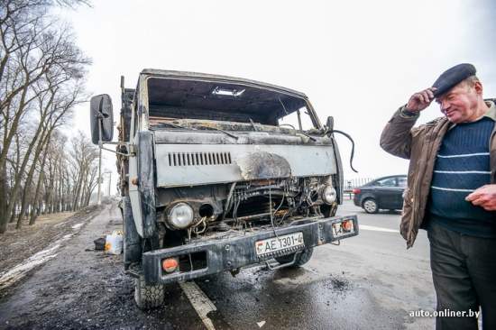 На МКАД сгорел КамАЗ