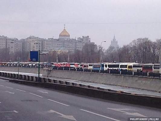 В Москве проходит марш пропутинского «Антимайдана» - власти свезли на митинг сотни людей