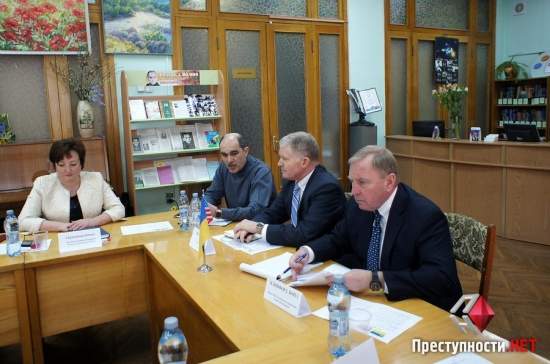 В Николаеве, чтобы «услышать голос» предпринимателей, побывал посол США В Николаеве, чтобы «услышать голос» предпринимателей, побывал посол США