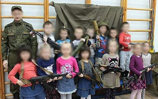 В Санкт-Петербурге майор устроил для воспитанников детского сада «день ополченца»