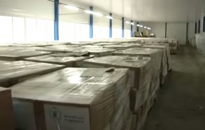 В Рубежном «нашлись» 9000 ящиков гуманитарной помощи ООН, «спрятанные» на «черный день» (видео)
