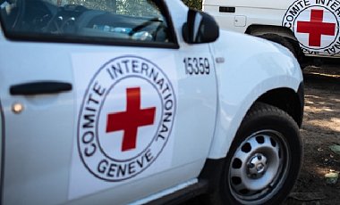 Боевики вблизи Донецка обстреляли представителей Красного Креста Боевики вблизи Донецка обстреляли представителей Красного Креста