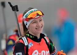 Домрачева заняла четвертое место в гонке с общего старта