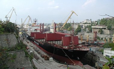 Олигархи намерены судиться с Россией за крымские активы Олигархи намерены судиться с Россией за крымские активы