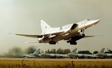 Россия в рамках учений перебрасывает в Крым ракетоносцы Ту-22М3