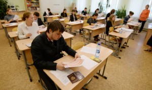 Школьников из Луганска зовут сдавать экзамен в Ростове
