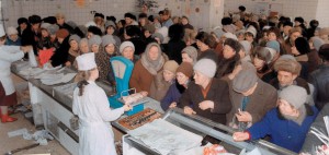 Фотофакт: в Донецке продают не больше трех единиц товара в одни руки