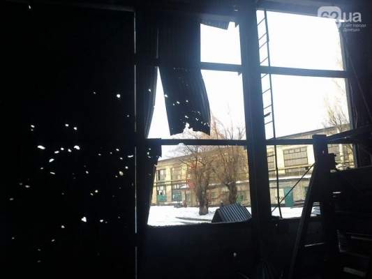 В Донецке в результате боевых действий вчера было повреждено остекление школы, - сайт мэрии